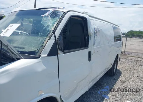 2015 Chevrolet Express 2500 Work Van z USA, uszkodzony, nr VIN 1GCWGGCFXF1121507